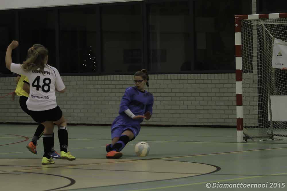 De keepster van Drachtster Boys met een uitstekende redding