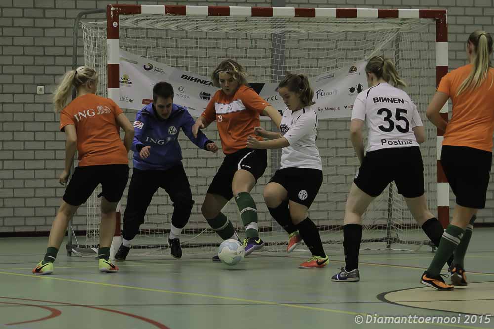 Drachtster Boys 3 in actie tegen Heerenveense Boys 2 in de troostfinale